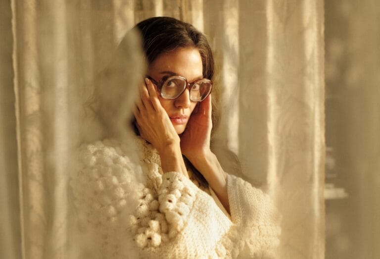 Angelina Jolie transforma-se em Maria Callas em cinebiografia visceral